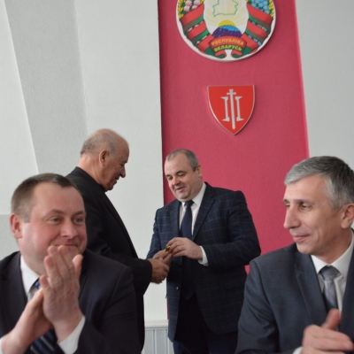 Председатель райисполкома вручил юбилейные медали  Николаю Курзенкову и Виктору Дуняшенко