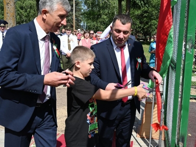 Фотофакт: В День Независимости Республики Беларусь для юных хотимчан открылись детские площадки