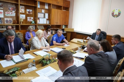 Ремонт дорог, реализация инвестпроекта, трудоустройство: Анатолий Исаченко провел прием граждан в Быхове