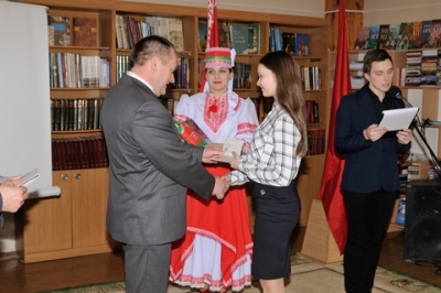 В День Конституции 14-летние школьники Хотимщины получили паспорта гражданина Республики Беларусь