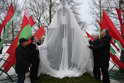 Фотофакт: В Хотимске состоялось торжественное открытие памятного знака воинам-интернационалистам