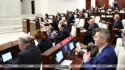 Депутаты приняли в первом чтении законопроект по вопросам деятельности Президента