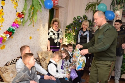 С приятной миссией дом семейного типа посетили  представители воинской части из Осипович