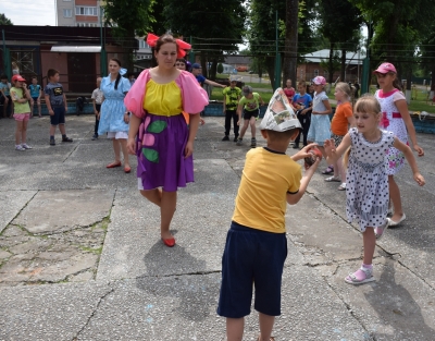 В парке культуры и отдыха прошло развлекательное мероприятие для ребят из оздоровительных лагерей Хотимского района