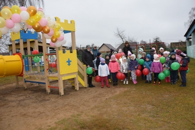 В Хотимске состоялось открытие детской площадки
