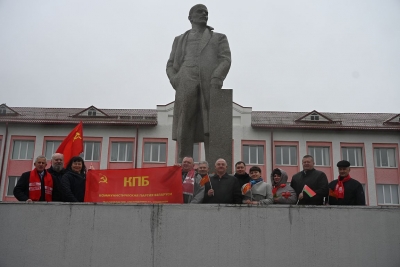Хотимская районная организация КПБ почтила память В. И. Ленина. Фото