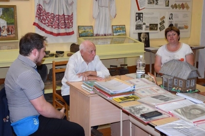 Наш городок и свою родную школу №1 посетил Абрам Миркин, 100-летний уроженец Хотимска