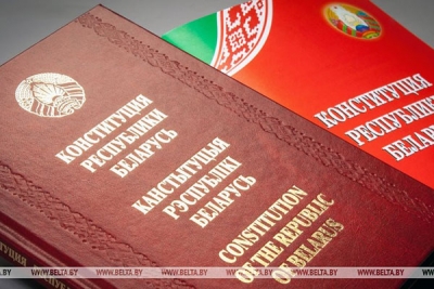 Лукашенко поздравил белорусов с Днем Конституции