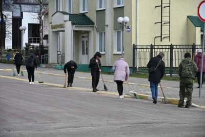 Смотрите, как хотимчане активно включились в мероприятия по благоустройству и наведению порядка на земле