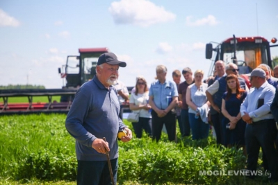 Областной семинар по заготовке травяных кормов проходит в Мстиславском районе