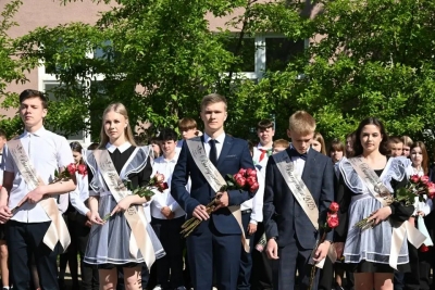 Для выпускников сегодня день, как граница, между детством и взрослой жизнью