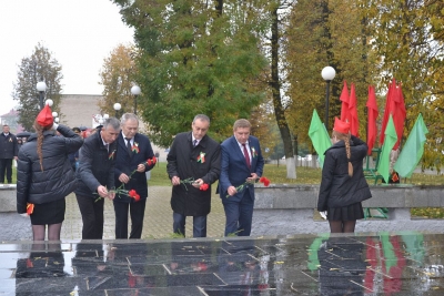 Сегодня хотимчане отдали дань памяти воинам, погибшим во время Великой Отечественной войны