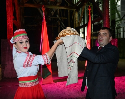 Каравай с нового урожая приняла Хотимщина 