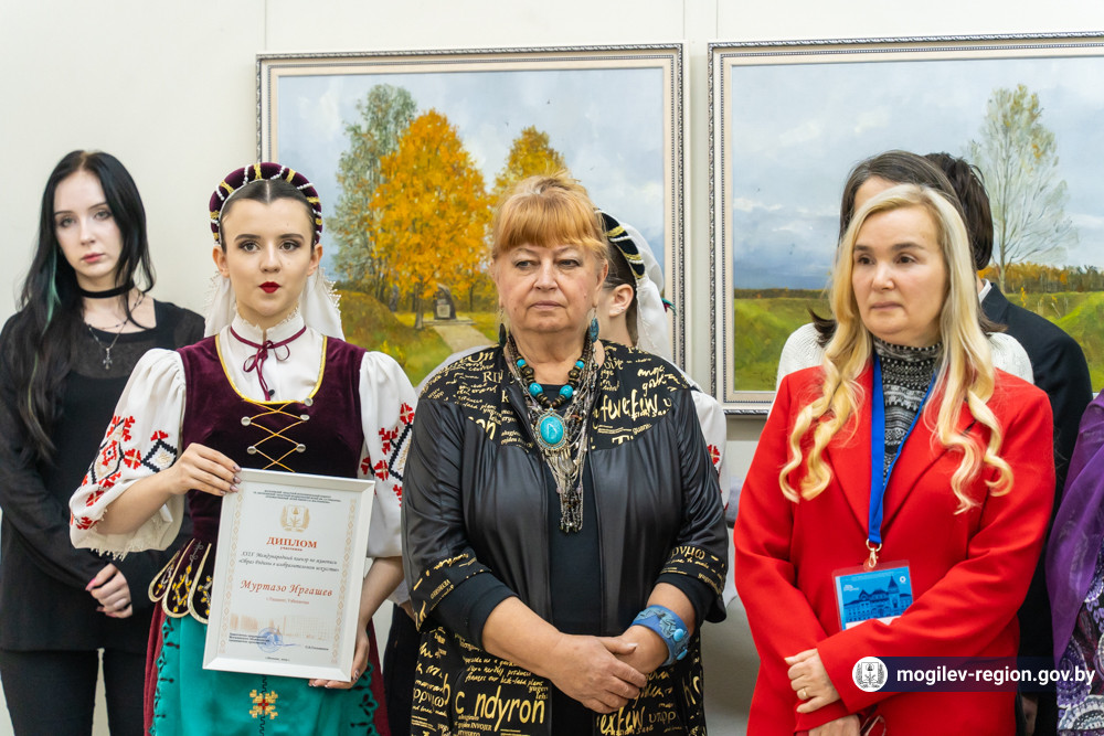 itogovaya-vystavka-xxix-mezhdunarodnogo-plenera-po-zhivopisi-obraz-rodiny-v-izobrazitelnom-iskusstve_5