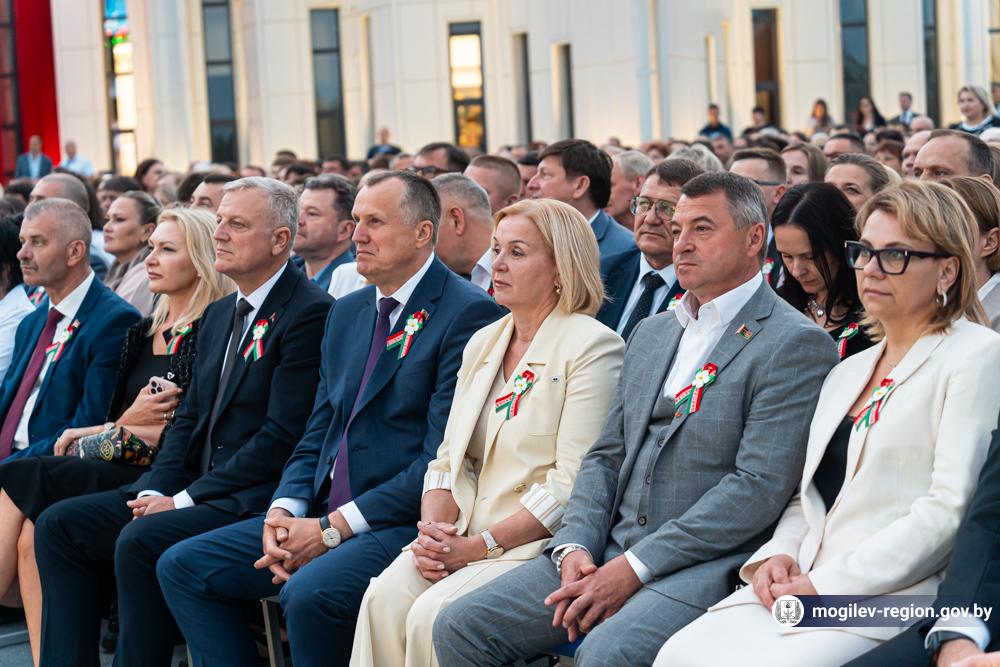 feyerverk-i-aktsiya-spoem-gimn-vmeste-vozle-muzeya-slavy-mogilevshchiny_2