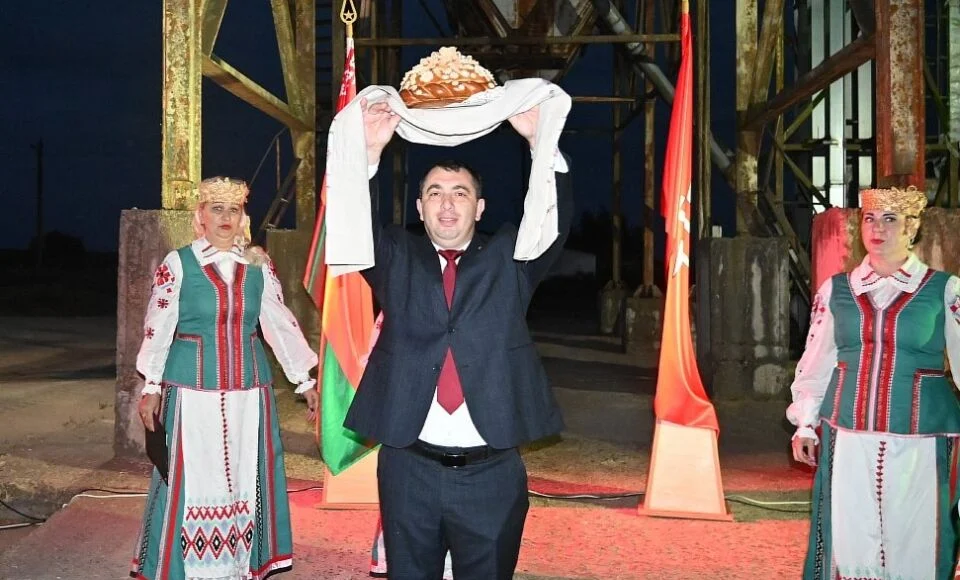 karavay-s-novogo-urozhaya-prinyala-khotimshchina-_3