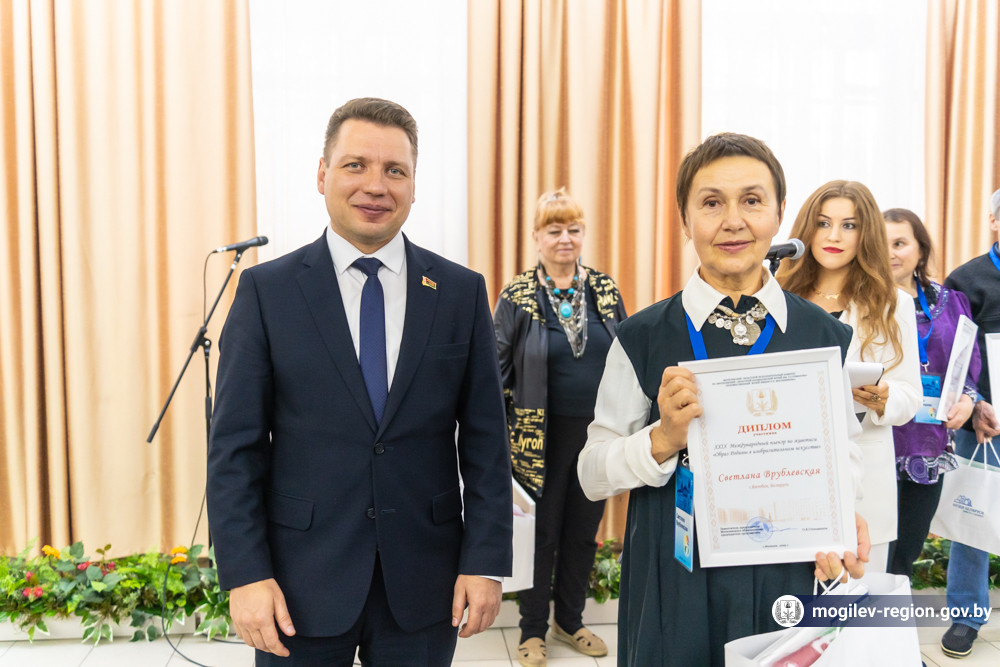 itogovaya-vystavka-xxix-mezhdunarodnogo-plenera-po-zhivopisi-obraz-rodiny-v-izobrazitelnom-iskusstve_9