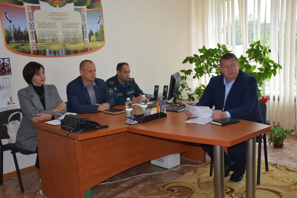segodnya-v-trudovykh-kollektivakh-khotimskogo-rayona-proshel-edinyy-den-informirovaniya-_1