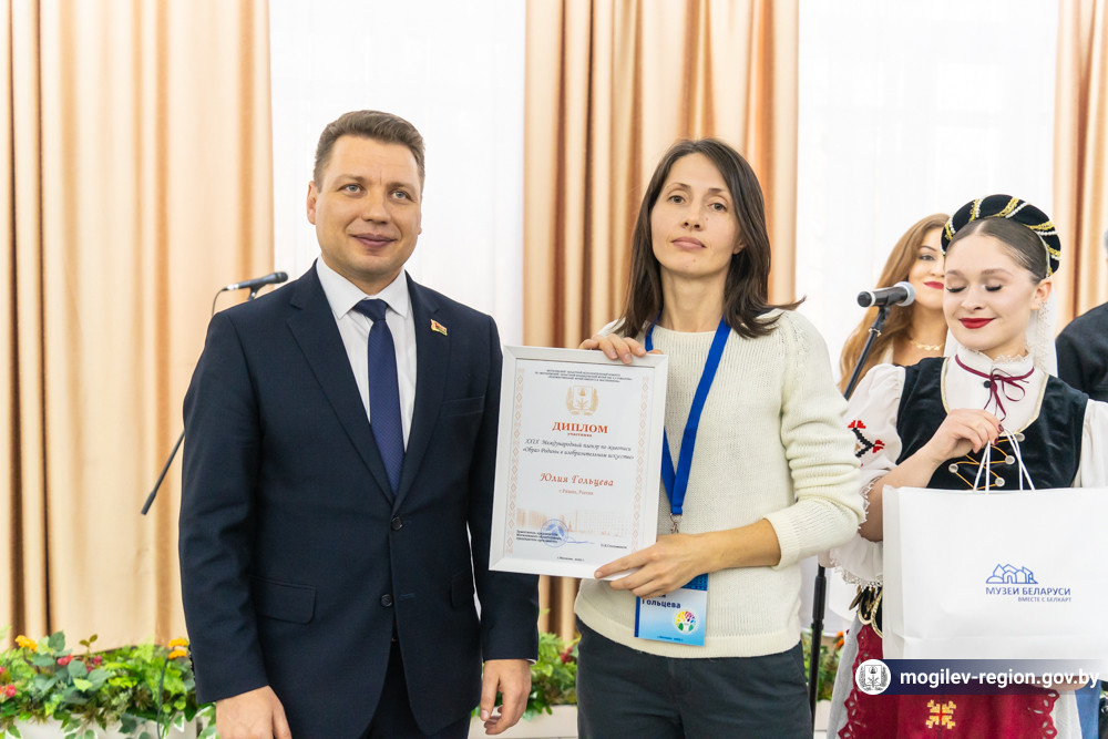 itogovaya-vystavka-xxix-mezhdunarodnogo-plenera-po-zhivopisi-obraz-rodiny-v-izobrazitelnom-iskusstve_7