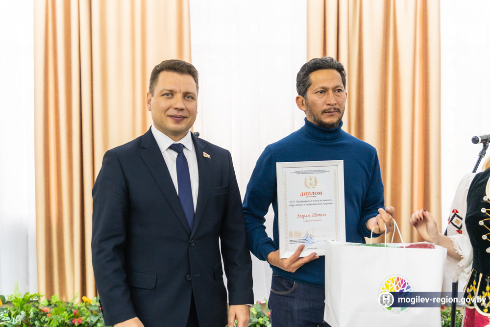 itogovaya-vystavka-xxix-mezhdunarodnogo-plenera-po-zhivopisi-obraz-rodiny-v-izobrazitelnom-iskusstve_8