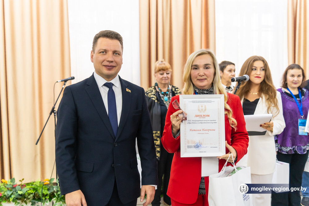 itogovaya-vystavka-xxix-mezhdunarodnogo-plenera-po-zhivopisi-obraz-rodiny-v-izobrazitelnom-iskusstve_10
