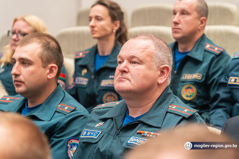 predstavlenie-rukovoditeley-mogilevskogo-oblastnogo-upravleniya-mchs-rb_2