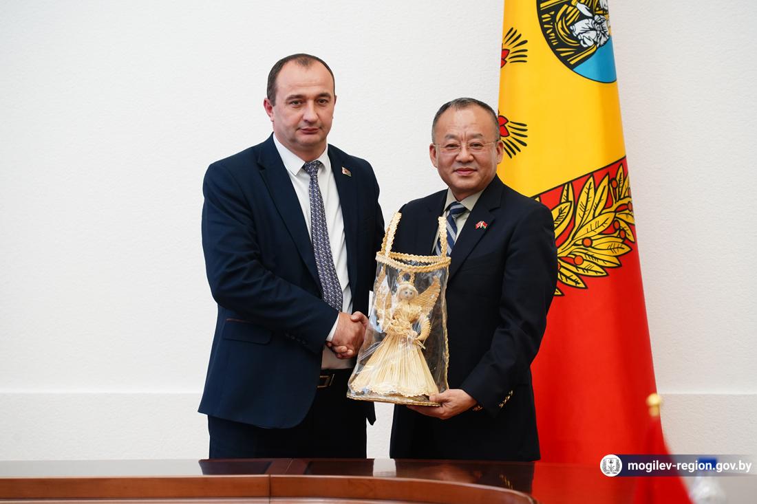 vstrecha-v-oblispolkome-biznes-delegatsii-iz-kitaya_12